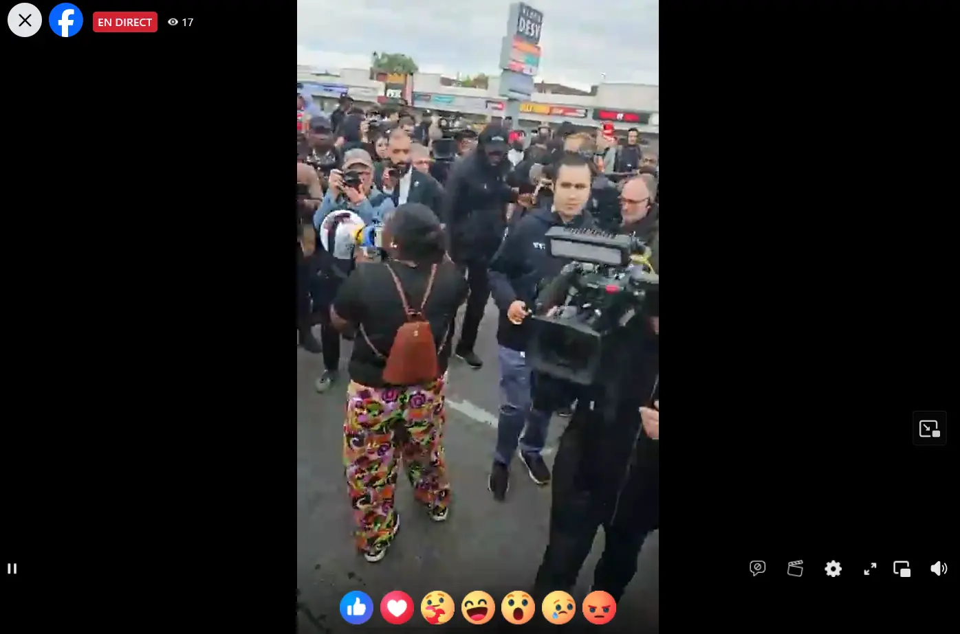 Capture d'écran d'une manifestation en direct sur Facebook