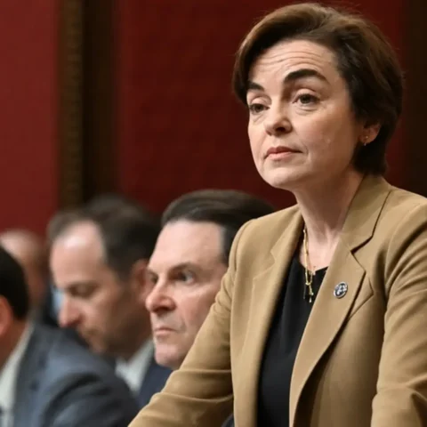 Portrait de Christine Fréchette, Première ministre du Québec.