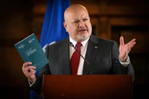 Portrait du procureur général Karim Khan