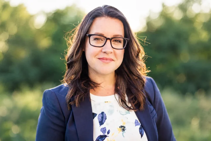 Portrait de Julie Dufour politicienne québécoise